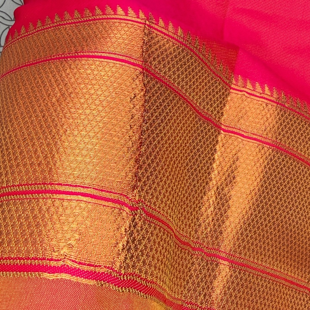 9 yards Vibrant Yellow and Red Embroidered Yeola Paithani Nauvvari sari - Picture 15 of 16